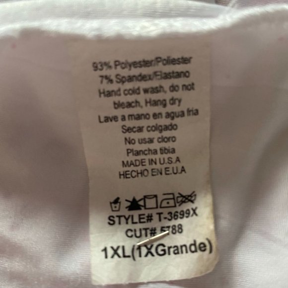 Butterflies!  All over this pretty top! - Picture 10 of 14